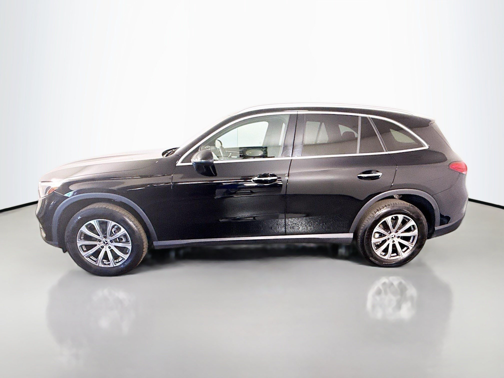 Used 2024 Mercedes-Benz GLC 300 4MATIC image 6