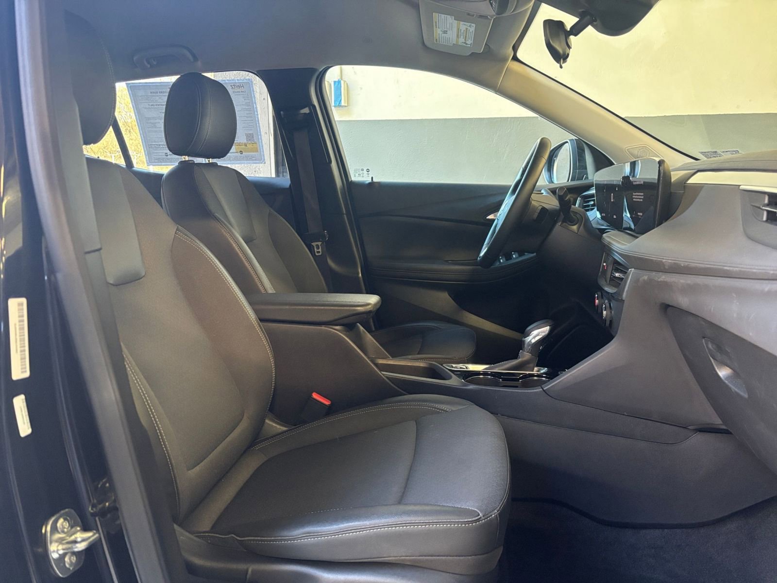 Used 2025 Buick Encore GX Preferred FWD image 27