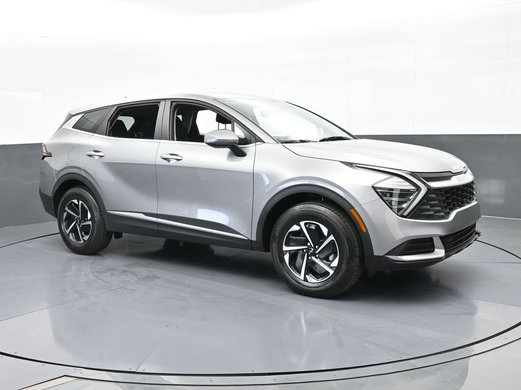 Used 2025 Kia Sportage LX image 8