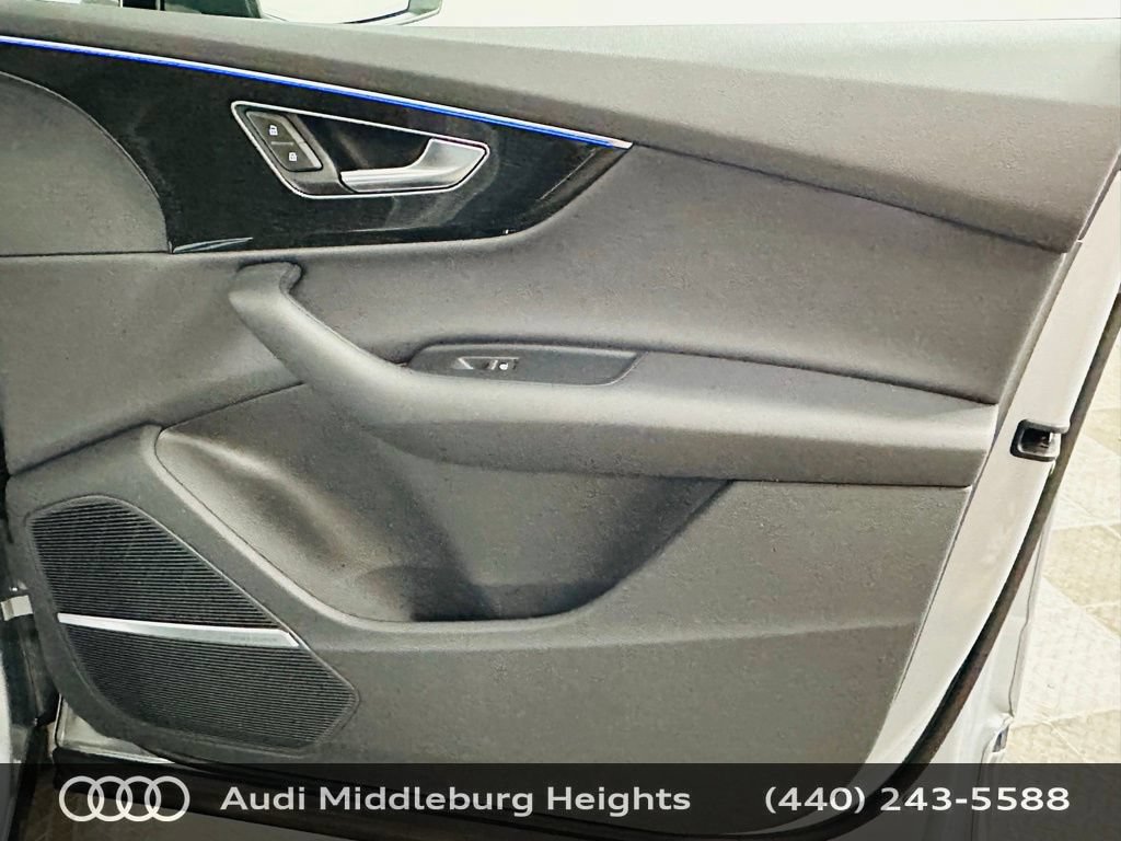 Certified 2025 Audi Q7 2.0T Premium w/ Convenience Plus Package AWD/4WD image 29