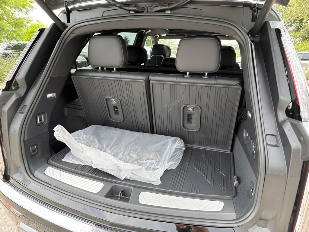 New 2027 Cadillac Vistiq Luxury w/ LPO, Floor Liner Package AWD/4WD image 42