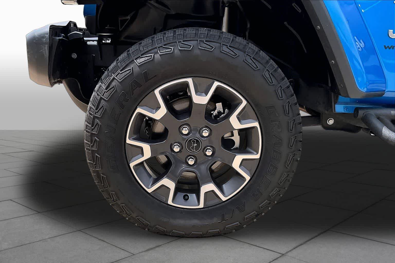 Used 2024 Jeep Wrangler Unlimited Sahara AWD/4WD image 11