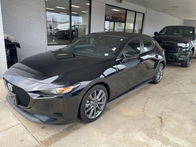 Used 2020 MAZDA MAZDA3 Hatchback w/ Preferred Package FWD image 2