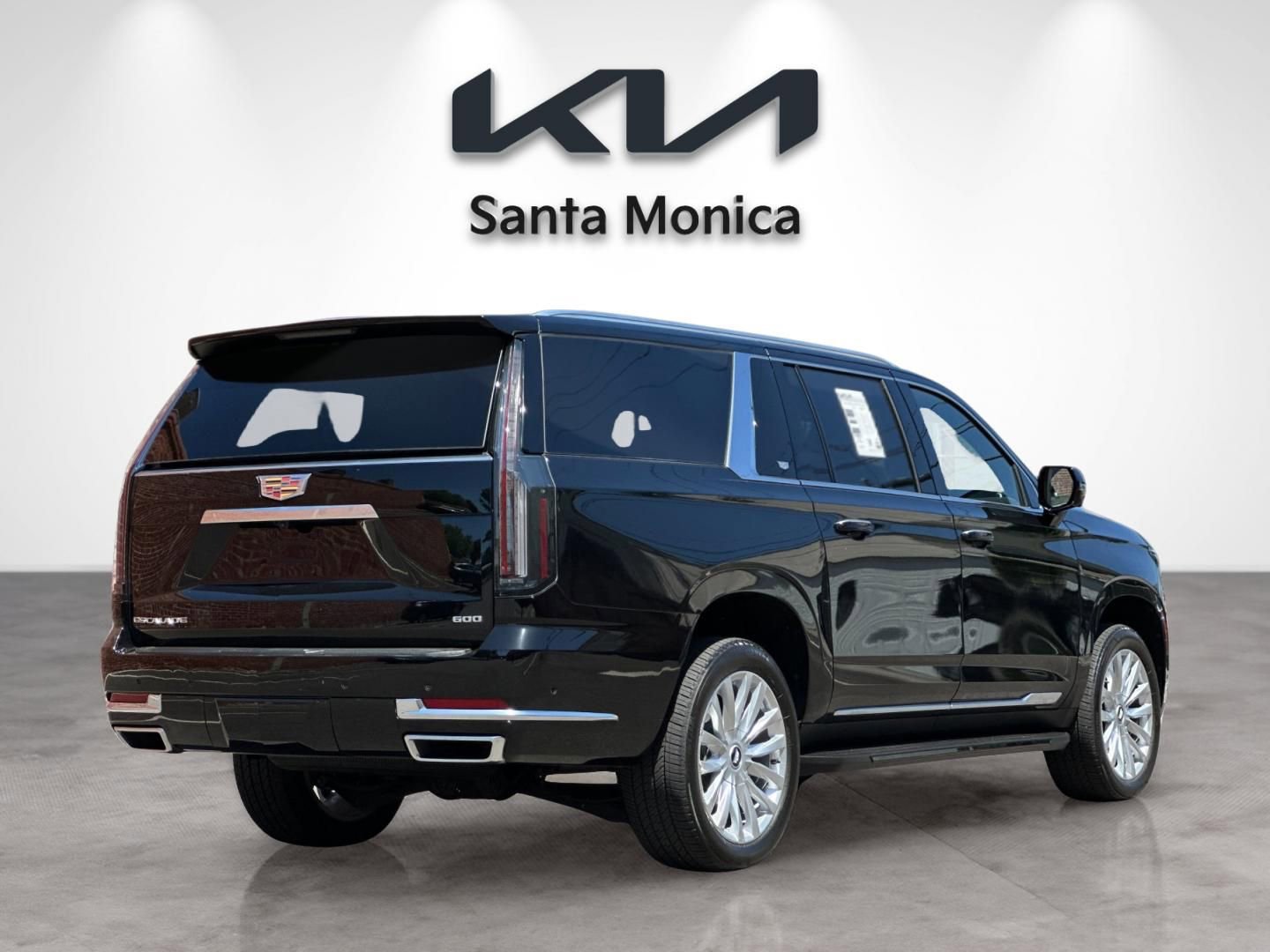 Used 2025 Cadillac Escalade ESV Luxury image 6
