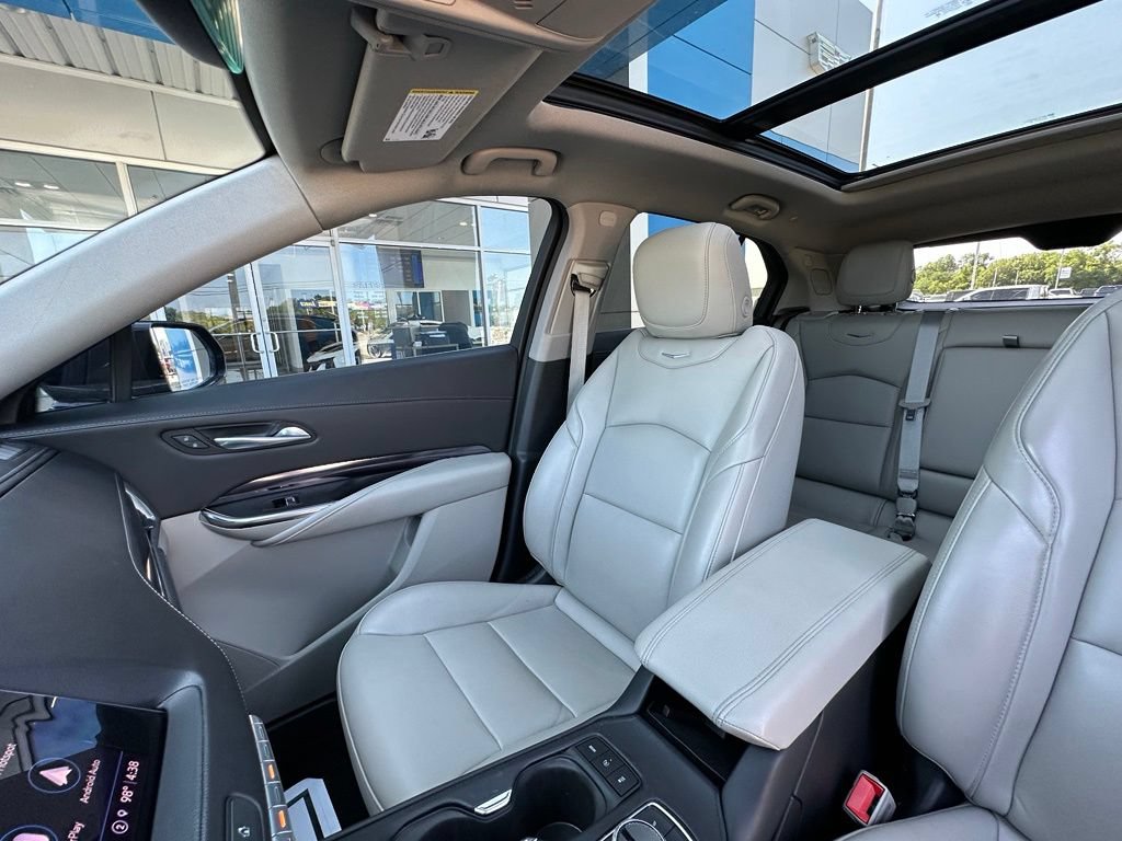 Used 2022 Cadillac XT4 Luxury w/ Cold Weather Package FWD image 30