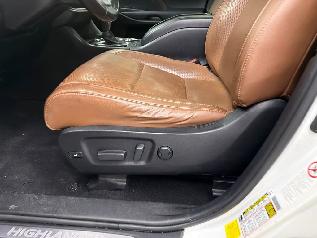 Used 2019 Toyota Highlander Limited FWD image 10