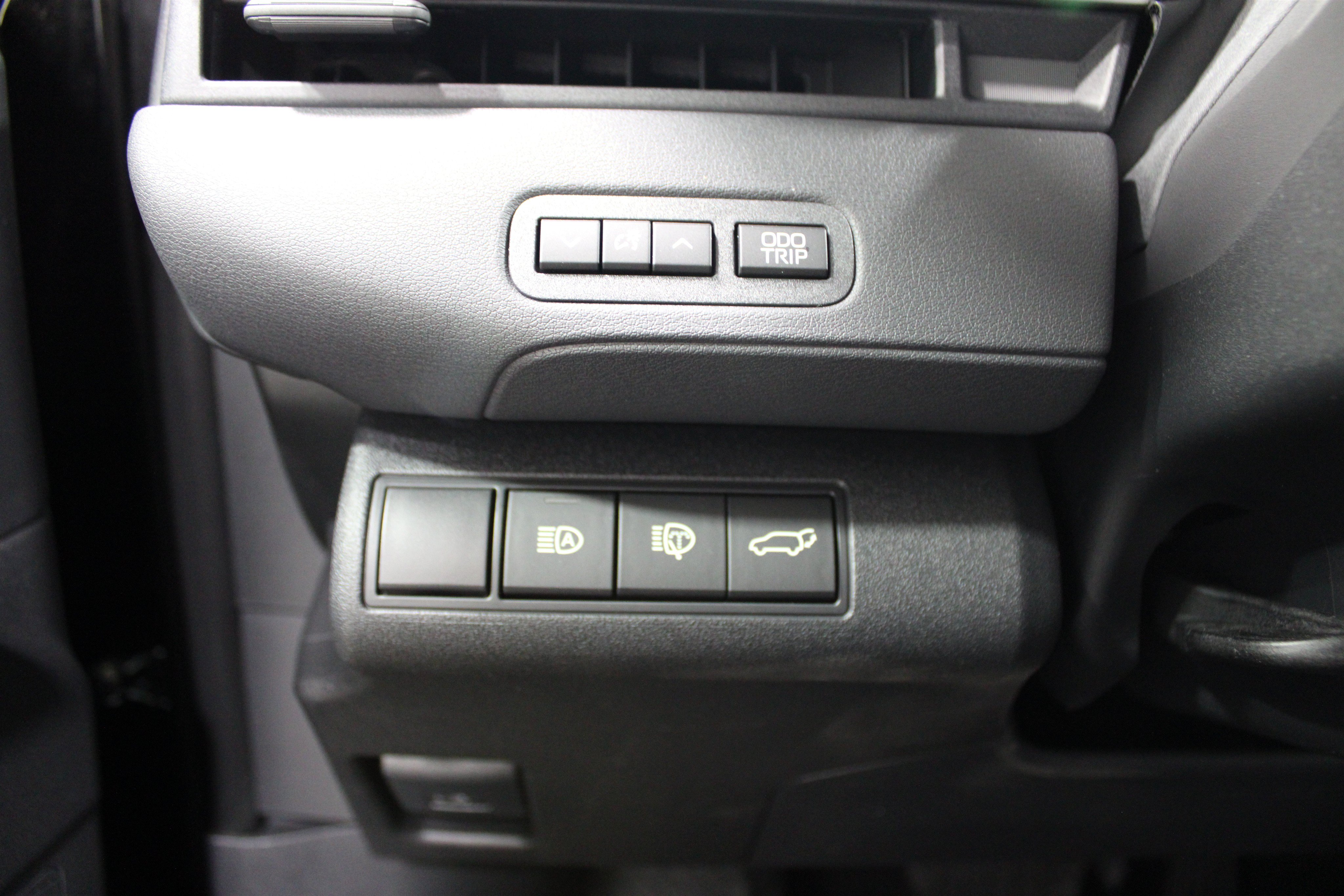 New 2026 Subaru Solterra AWD/4WD image 8
