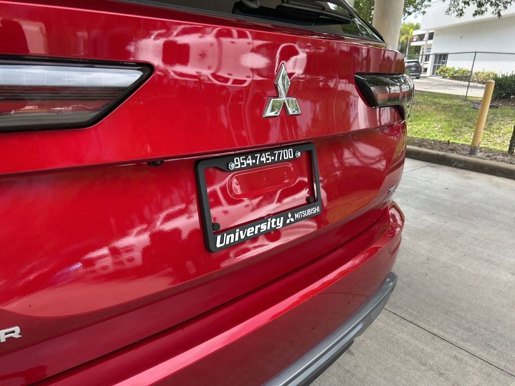 New 2025 Mitsubishi Outlander SE image 19