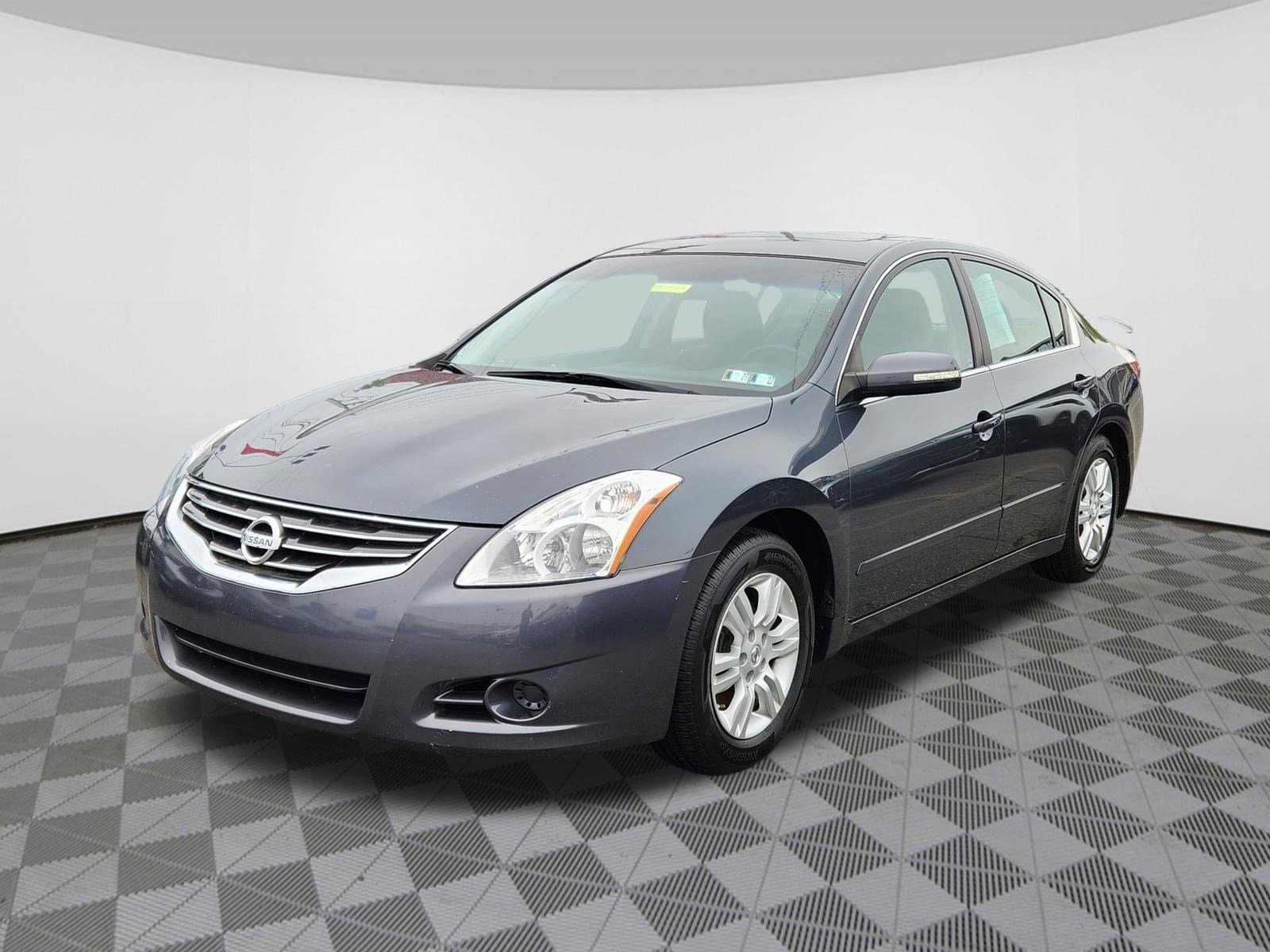 Used 2011 Nissan Altima 2.5 S w/ Convenience Pkg FWD image 2