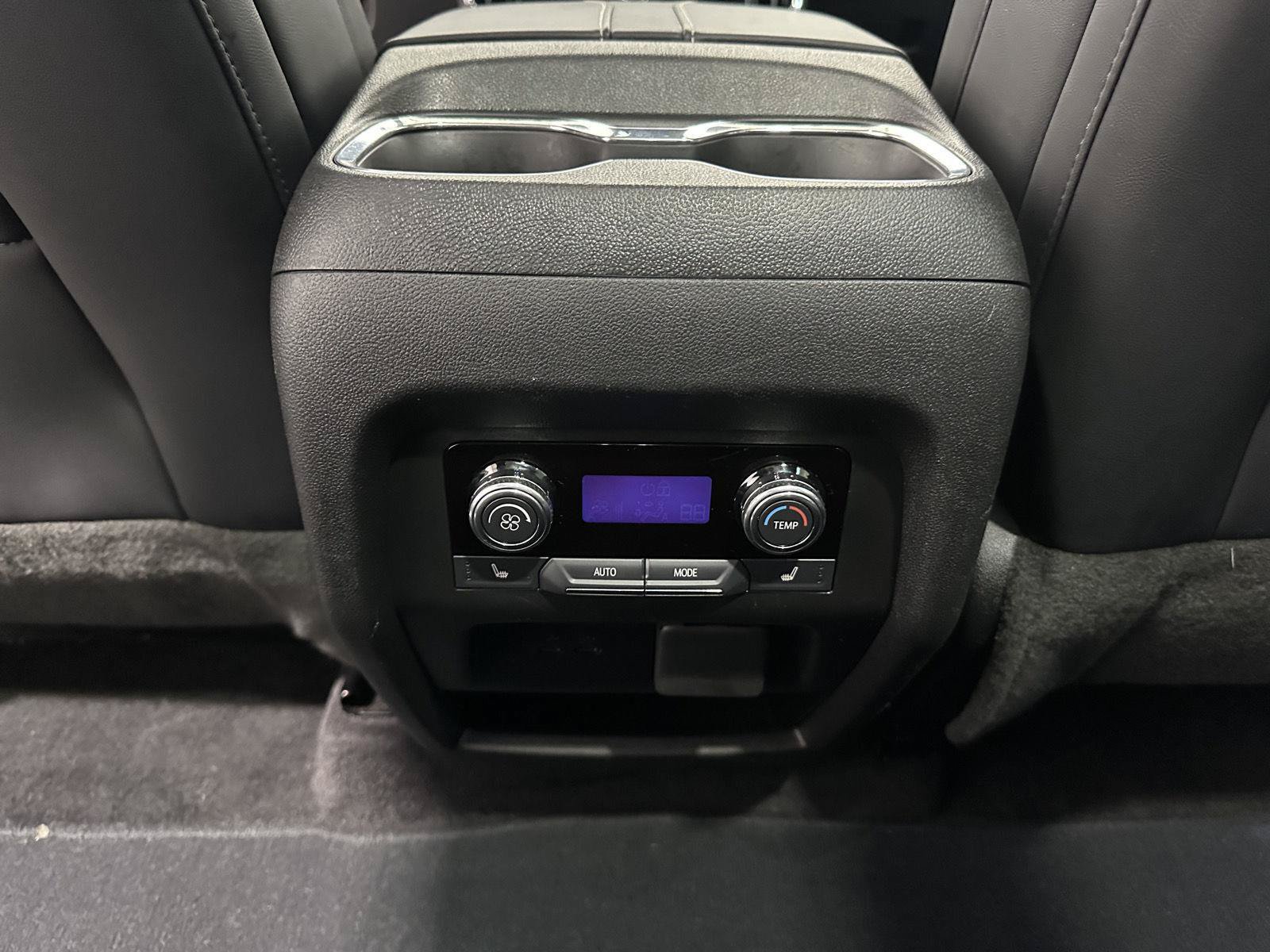 Used 2025 GMC Acadia Elevation w/ Elevation Premium Package AWD/4WD image 21