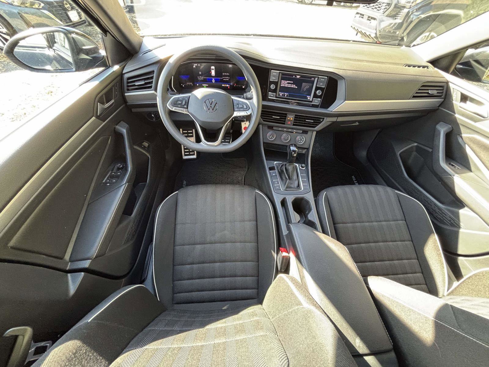 Used 2023 Volkswagen Jetta Sport image 12