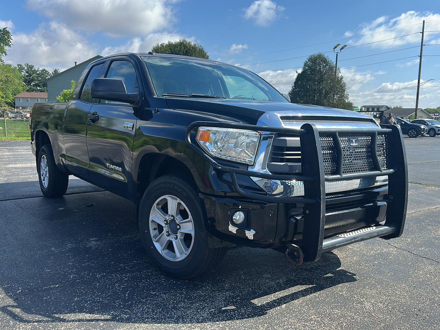 Used 2014 Toyota Tundra SR5 w/ SR5 Upgrade Package AWD/4WD image 3