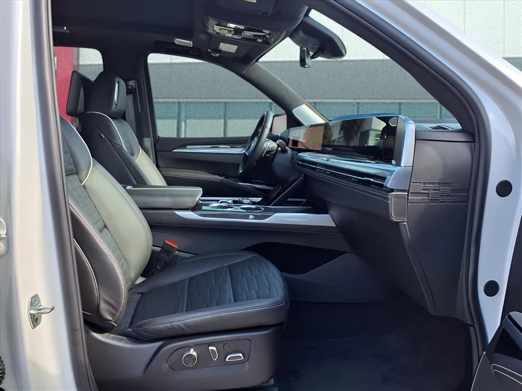 Used 2025 Cadillac Escalade V image 16