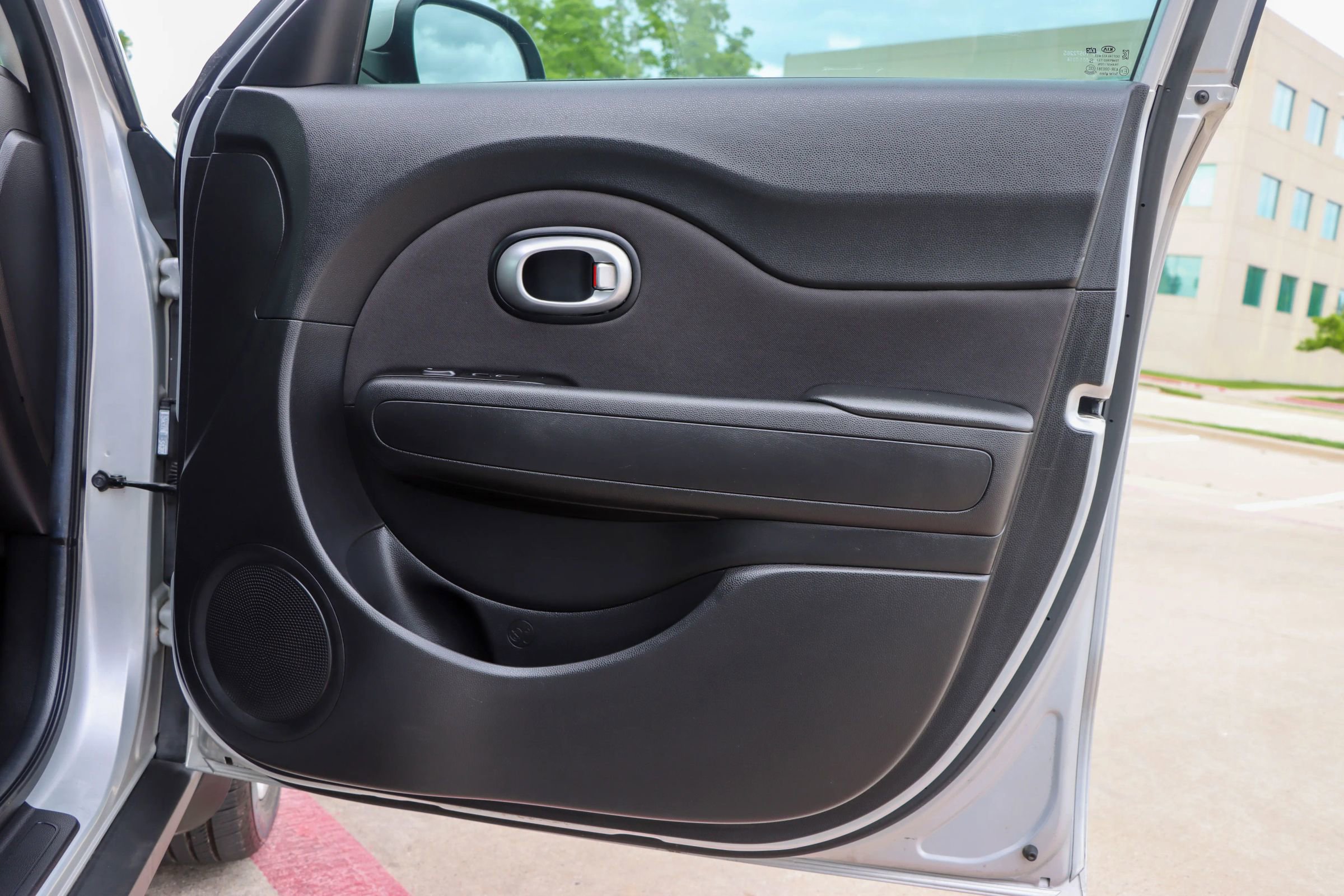 Used 2015 Kia Soul + image 9