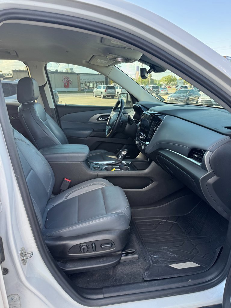 Used 2021 Chevrolet Traverse LT w/ LT Premium Package image 8