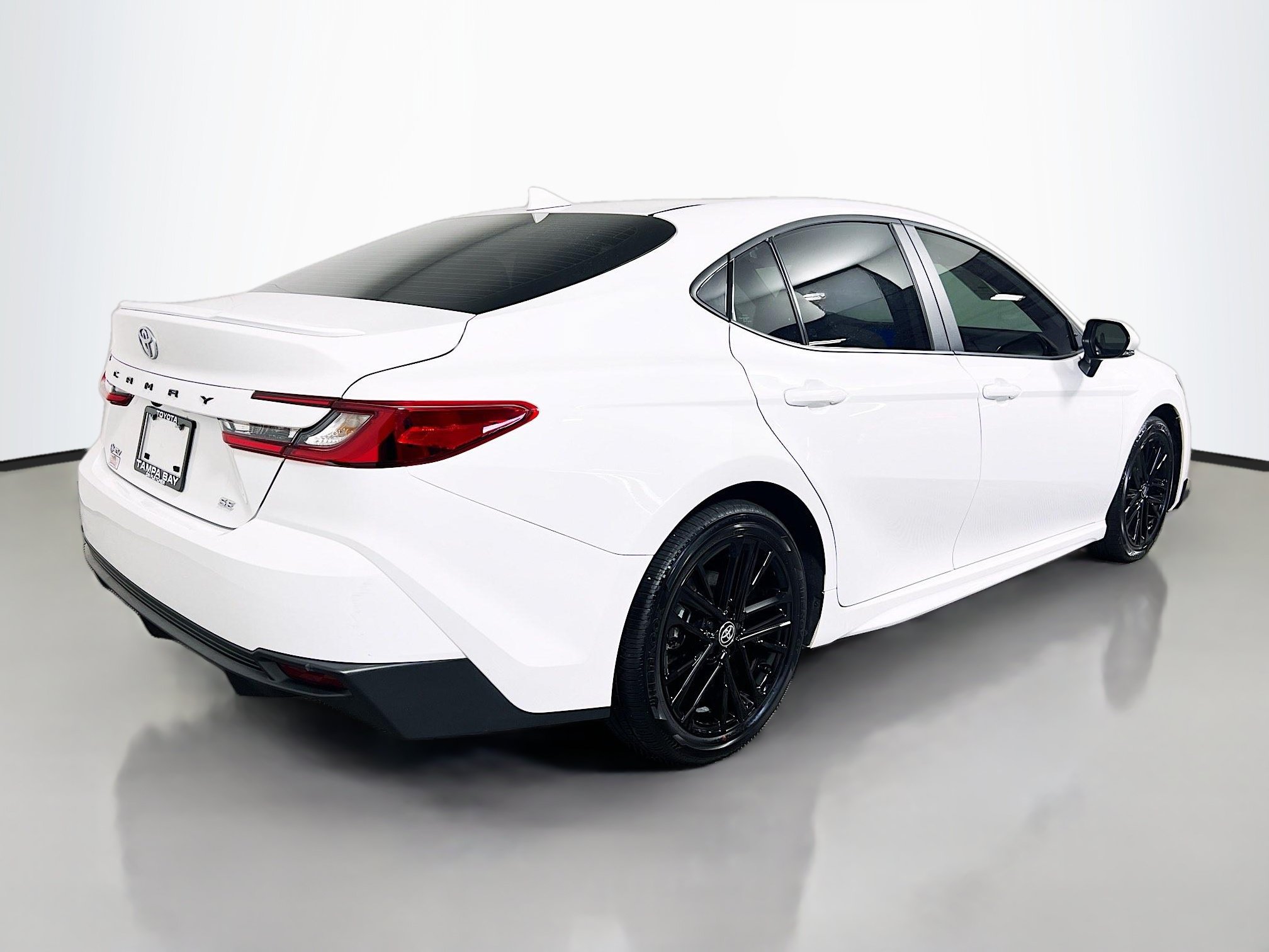 Used 2026 Toyota Camry SE FWD image 4