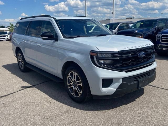 Used 2025 Ford Expedition Max Active AWD/4WD image 2