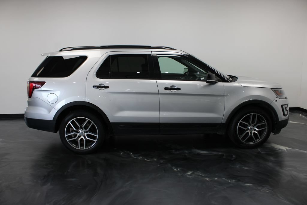 Used 2017 Ford Explorer Sport w/ Equipment Group 401A AWD/4WD image 29