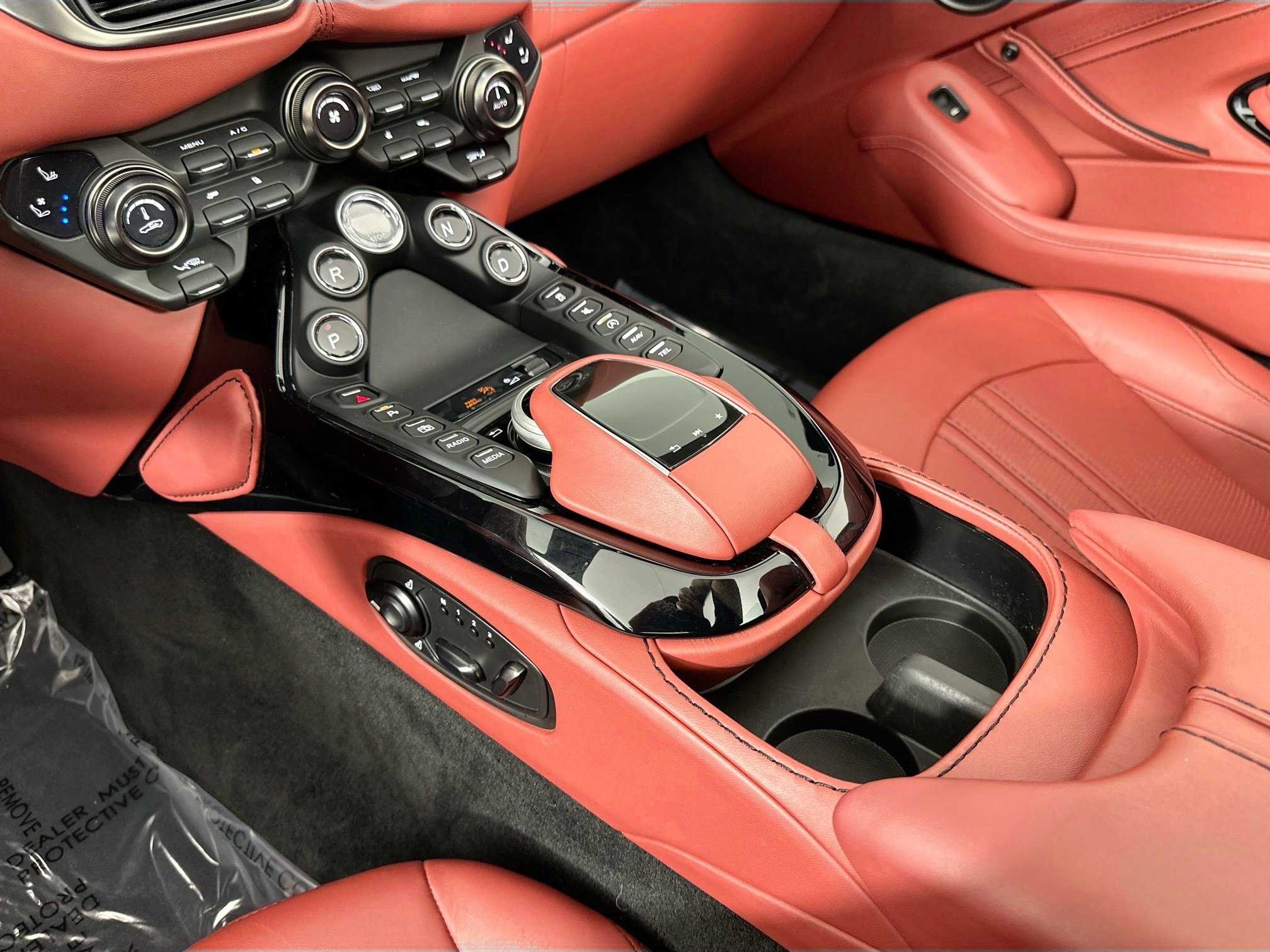 Used 2022 Aston Martin V8 Vantage Roadster image 18