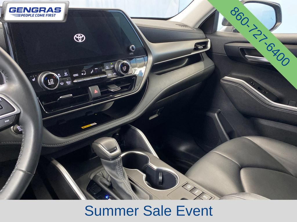 Used 2023 Toyota Highlander XLE AWD/4WD image 16