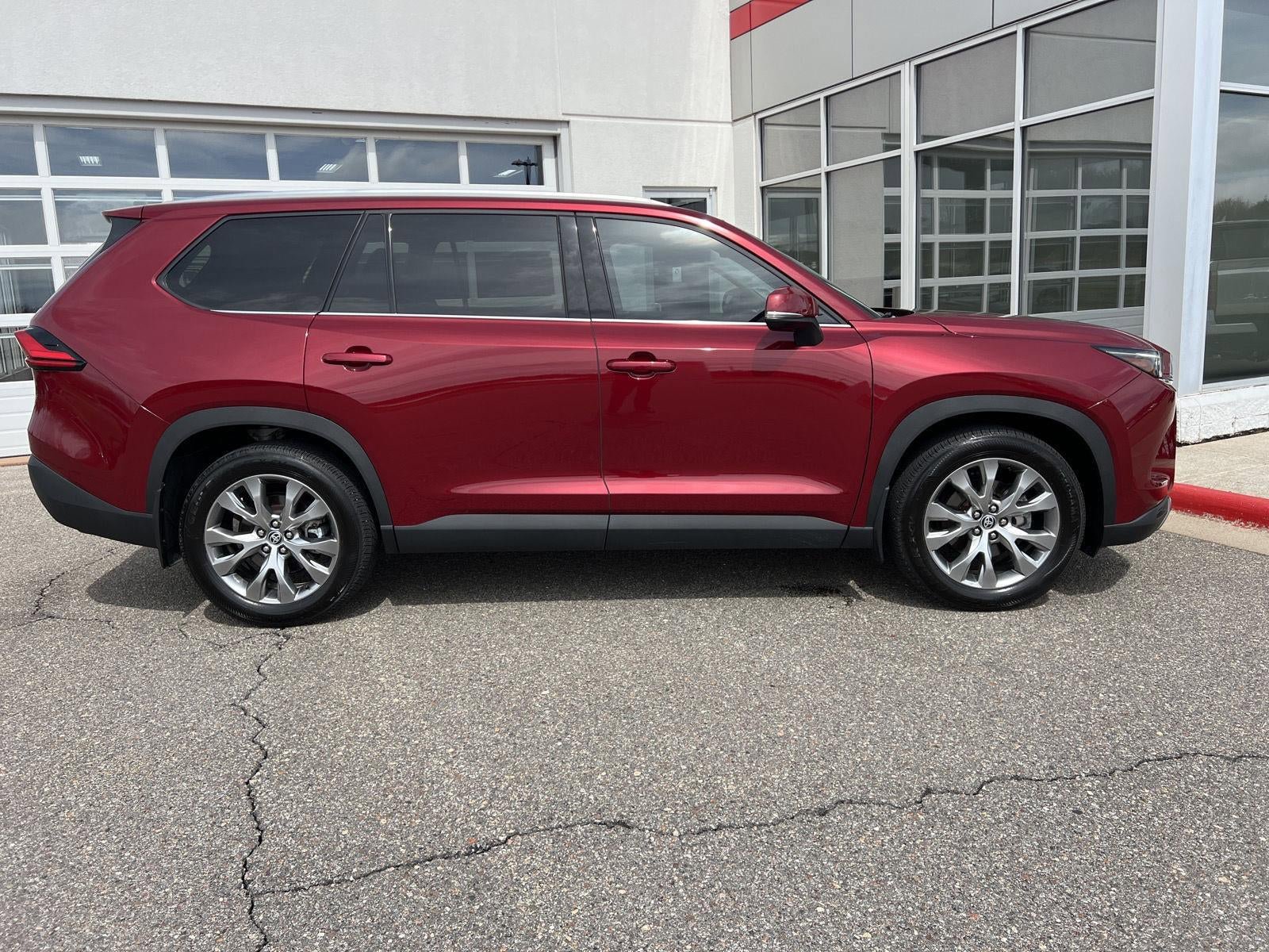 Used 2024 Toyota Grand Highlander Limited AWD/4WD image 20