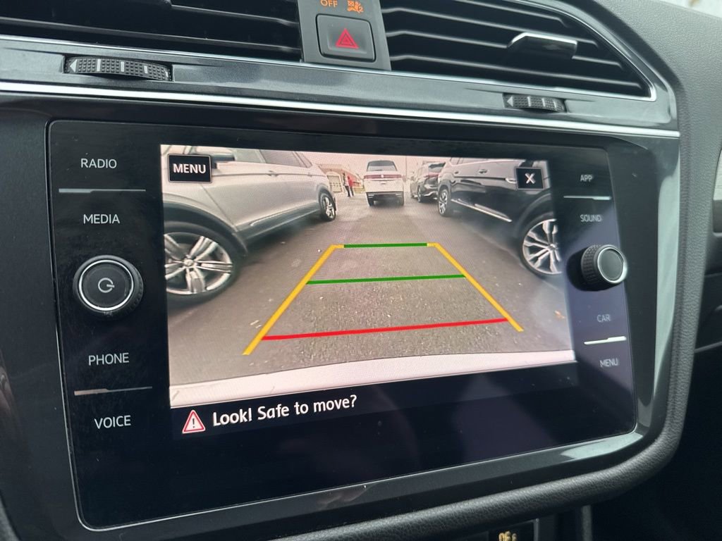 Used 2020 Volkswagen Tiguan SE image 18