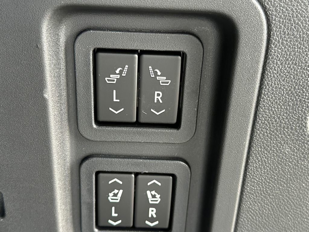 New 2026 Chevrolet Traverse High Country image 25