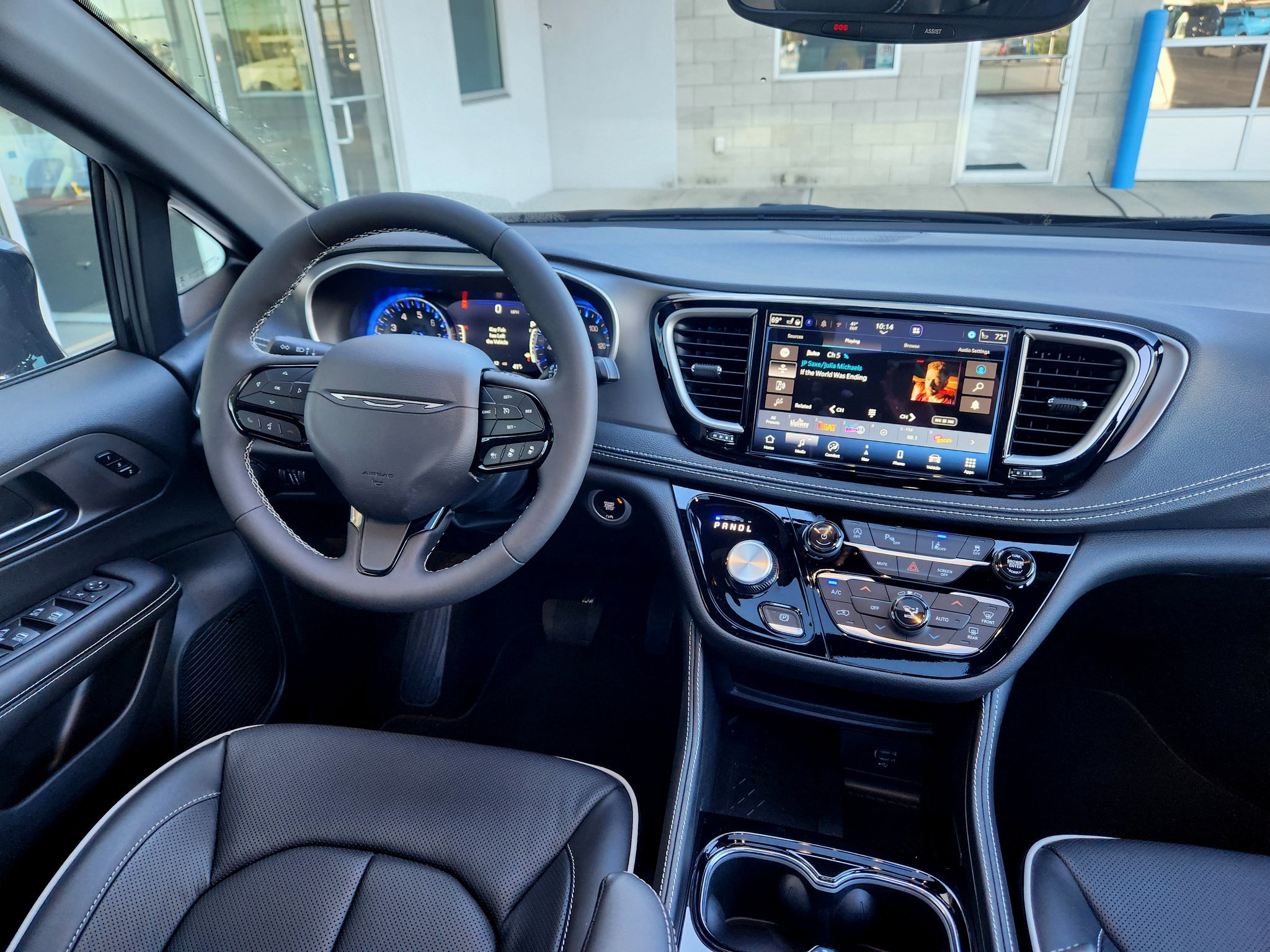 New 2027 Chrysler Pacifica Limited FWD image 24