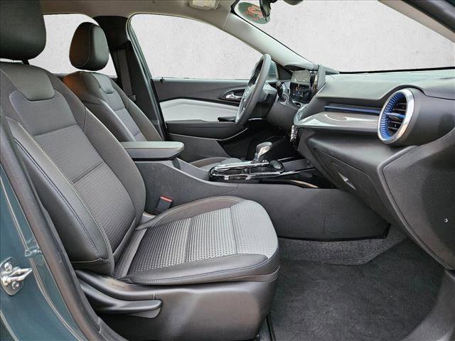 Used 2025 Chevrolet Trax LT image 20