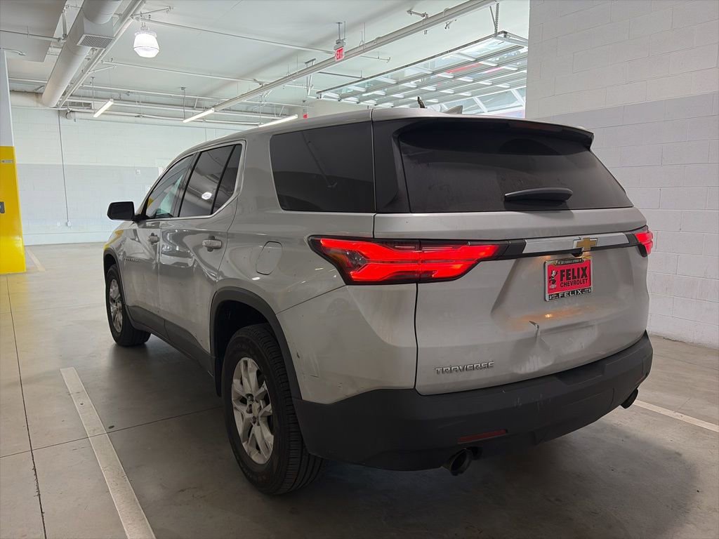 Used 2022 Chevrolet Traverse LS image 2