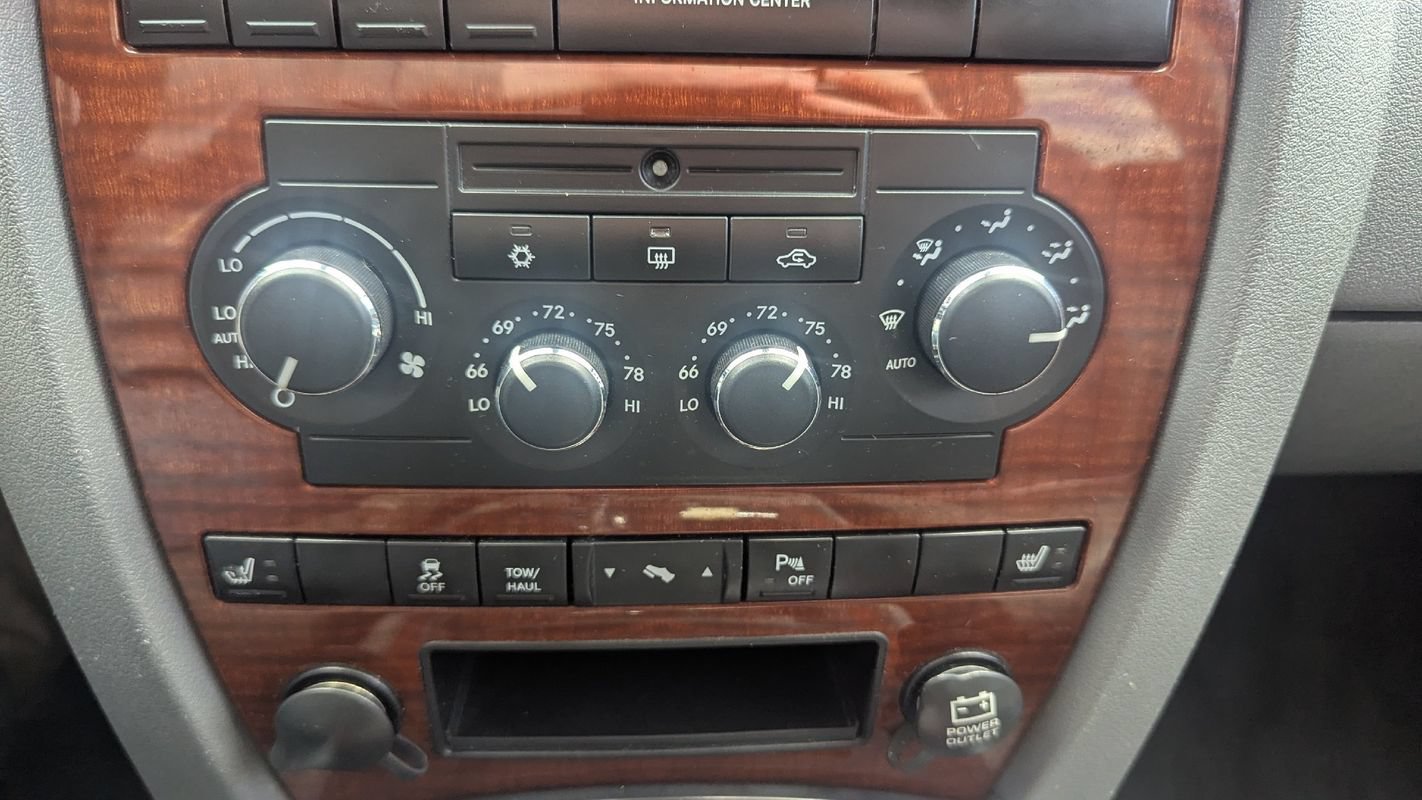 Used 2007 Jeep Grand Cherokee Limited AWD/4WD image 17
