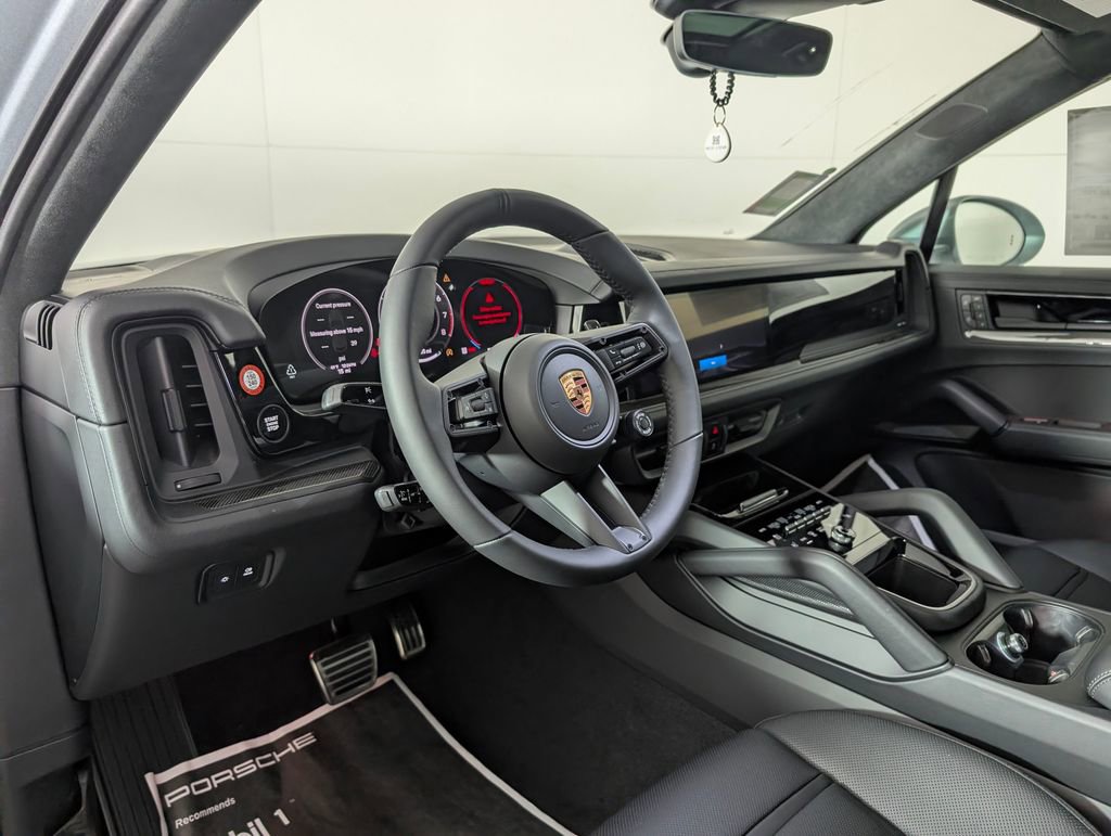 New 2026 Porsche Cayenne GTS image 4