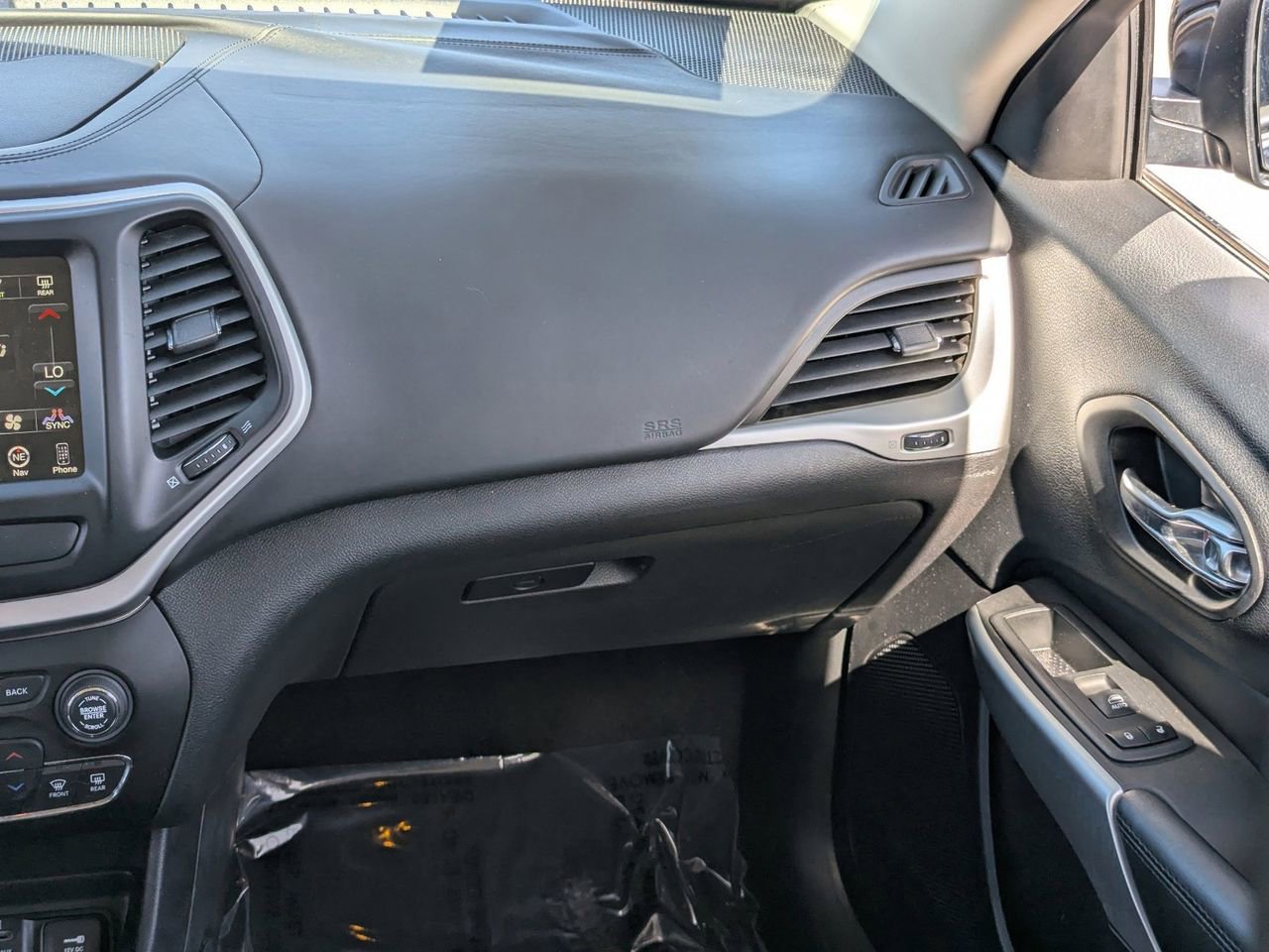 Used 2018 Jeep Cherokee Overland w/ Heavy Duty Protection Group AWD/4WD image 15