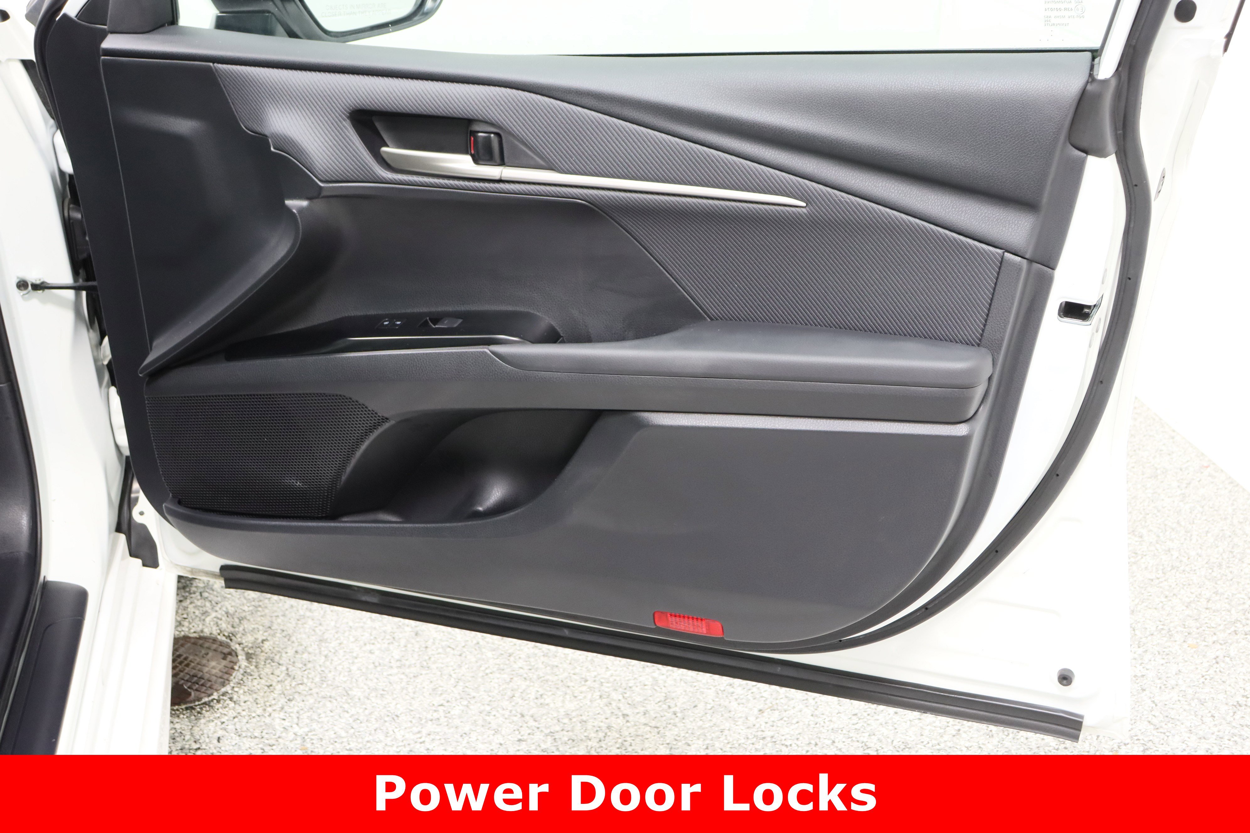 Used 2025 Toyota Camry SE image 35