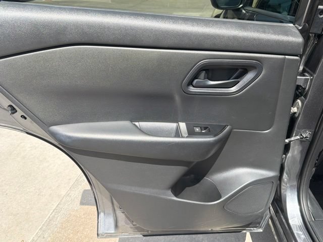 Used 2024 Nissan Rogue S AWD/4WD image 15