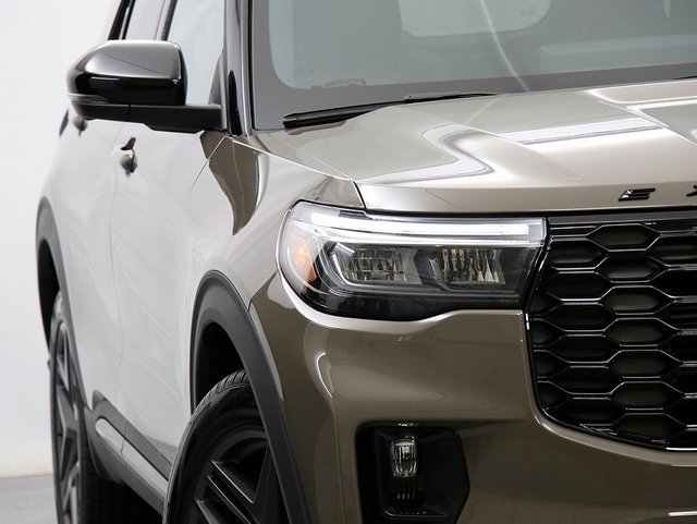 New 2026 Ford Explorer ST w/ Sun And Sound Package image 4