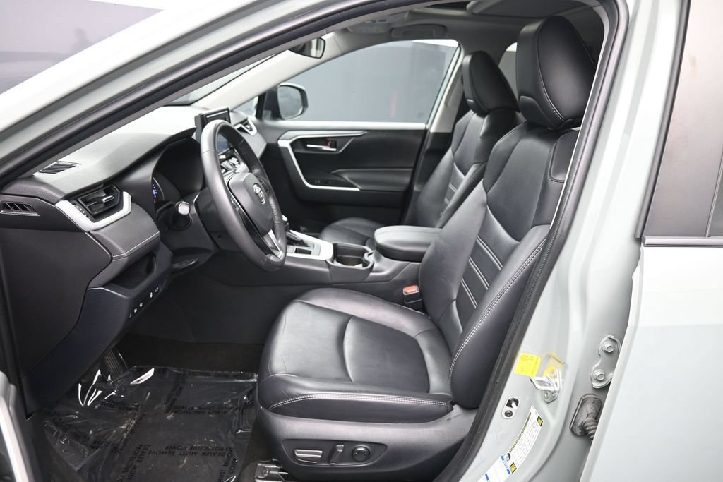 Certified 2020 Toyota RAV4 XLE Premium AWD/4WD image 19