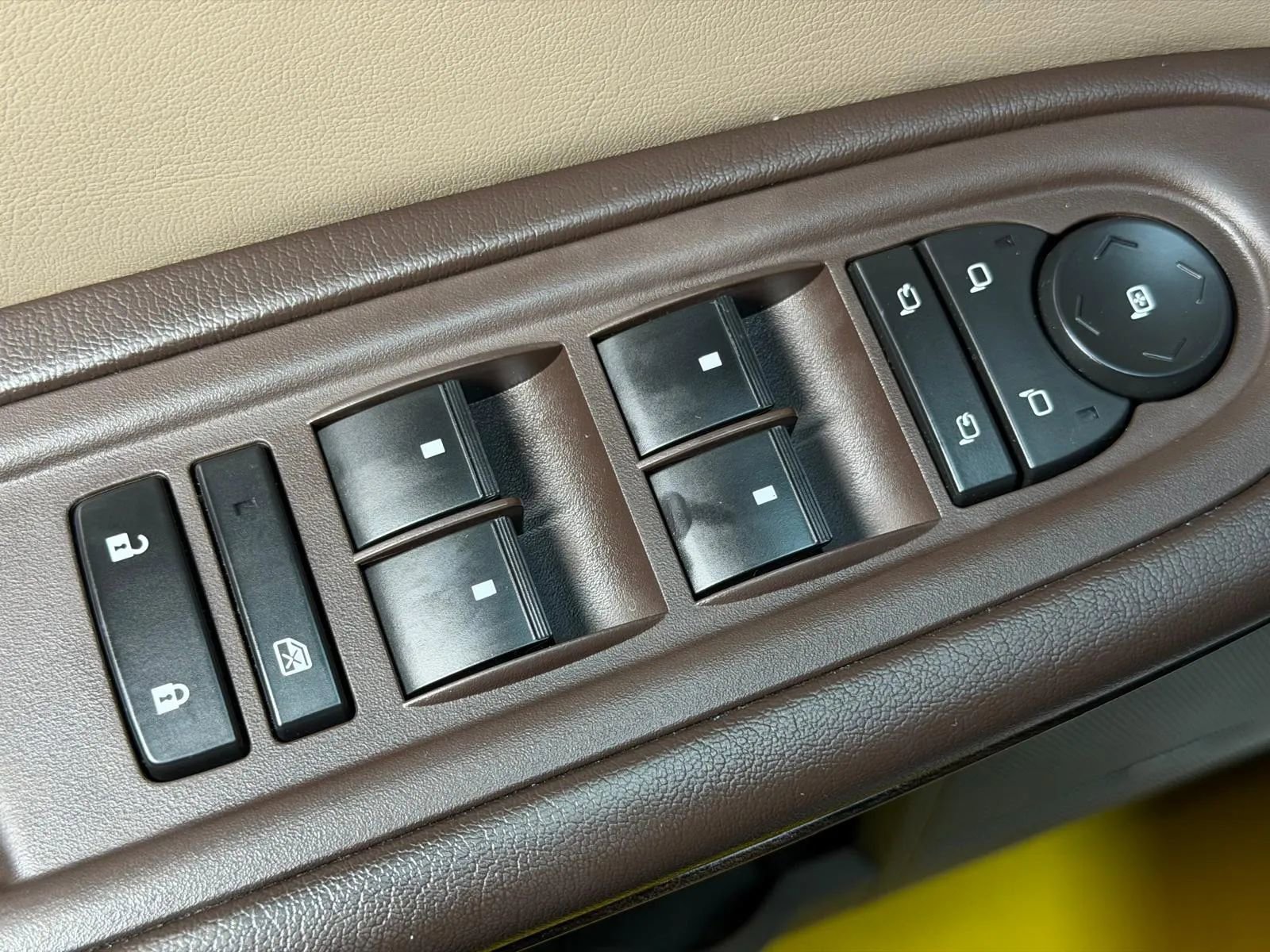 Used 2013 GMC Acadia Denali AWD/4WD image 32