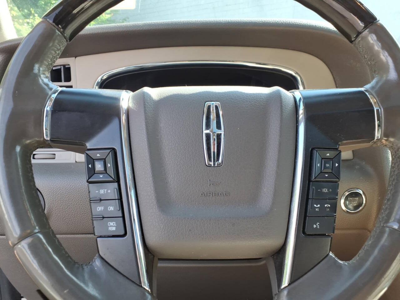 Used 2015 Lincoln Navigator 4WD image 29