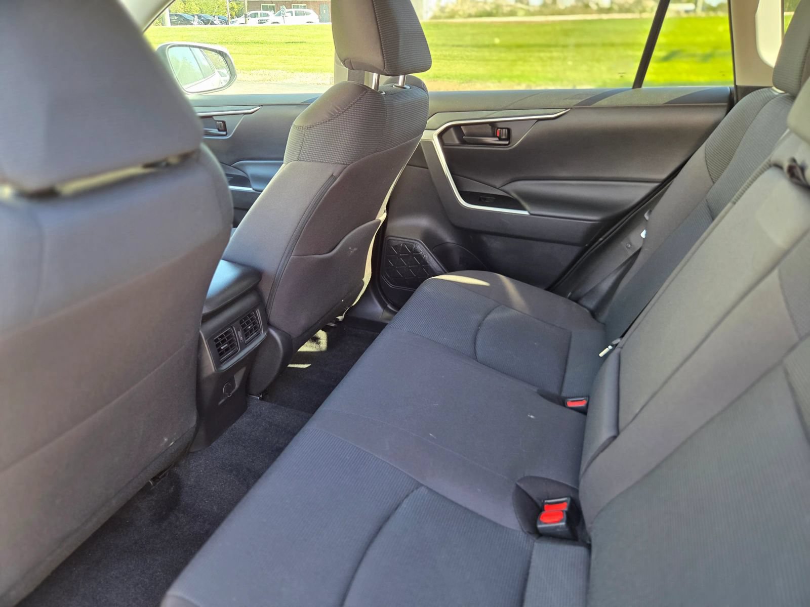 Used 2022 Toyota RAV4 LE AWD/4WD image 8