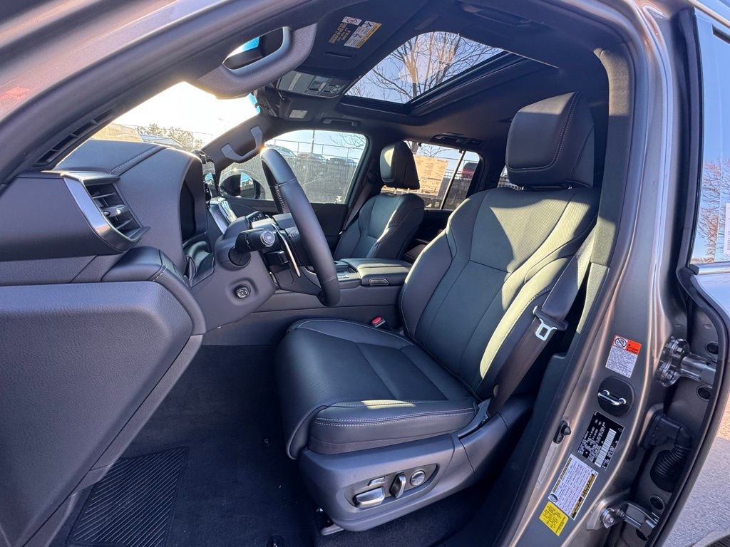 New 2025 Lexus LX 700h Luxury image 5