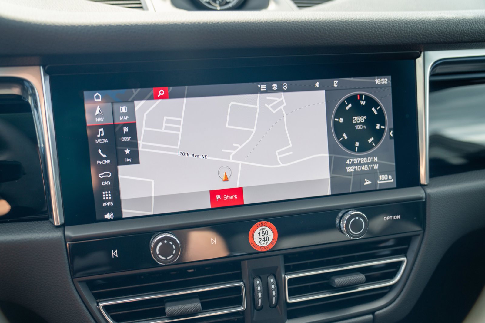 Certified 2026 Porsche Macan AWD/4WD image 17