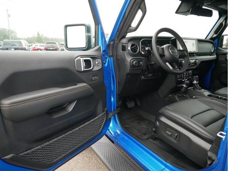 New 2025 Jeep Gladiator Sport image 12