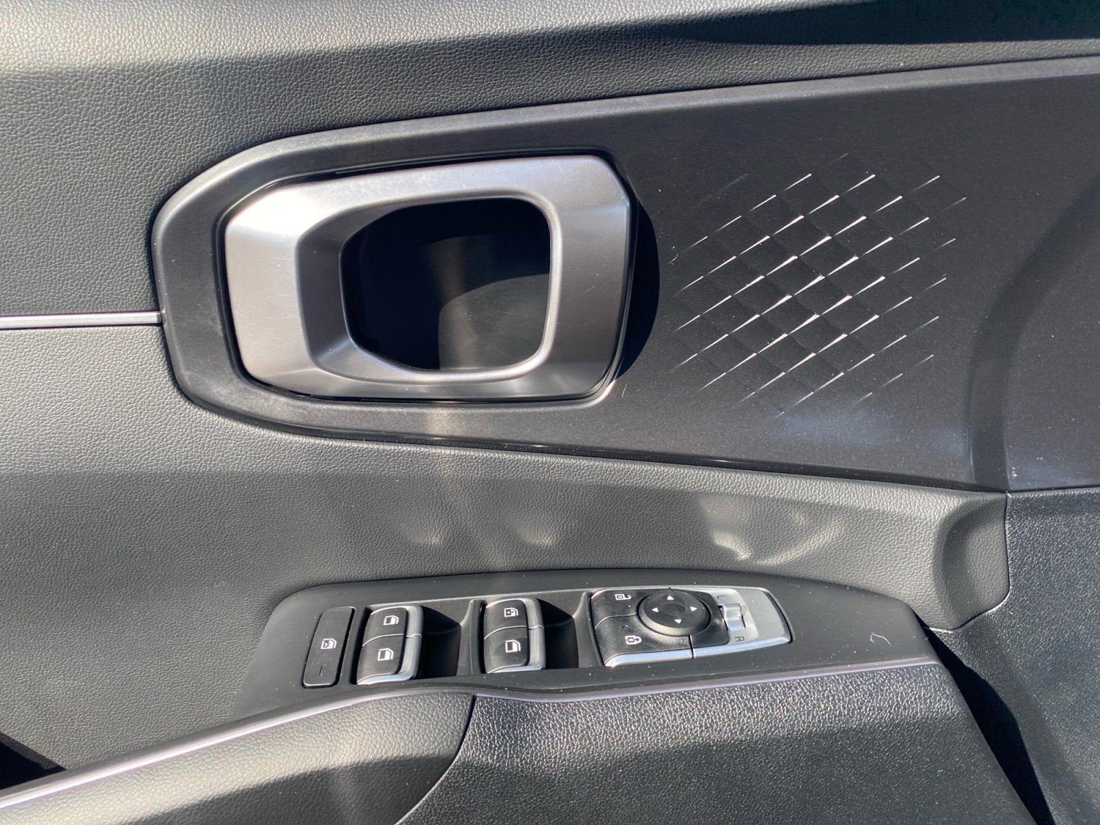 Used 2022 Kia Sorento LX image 16