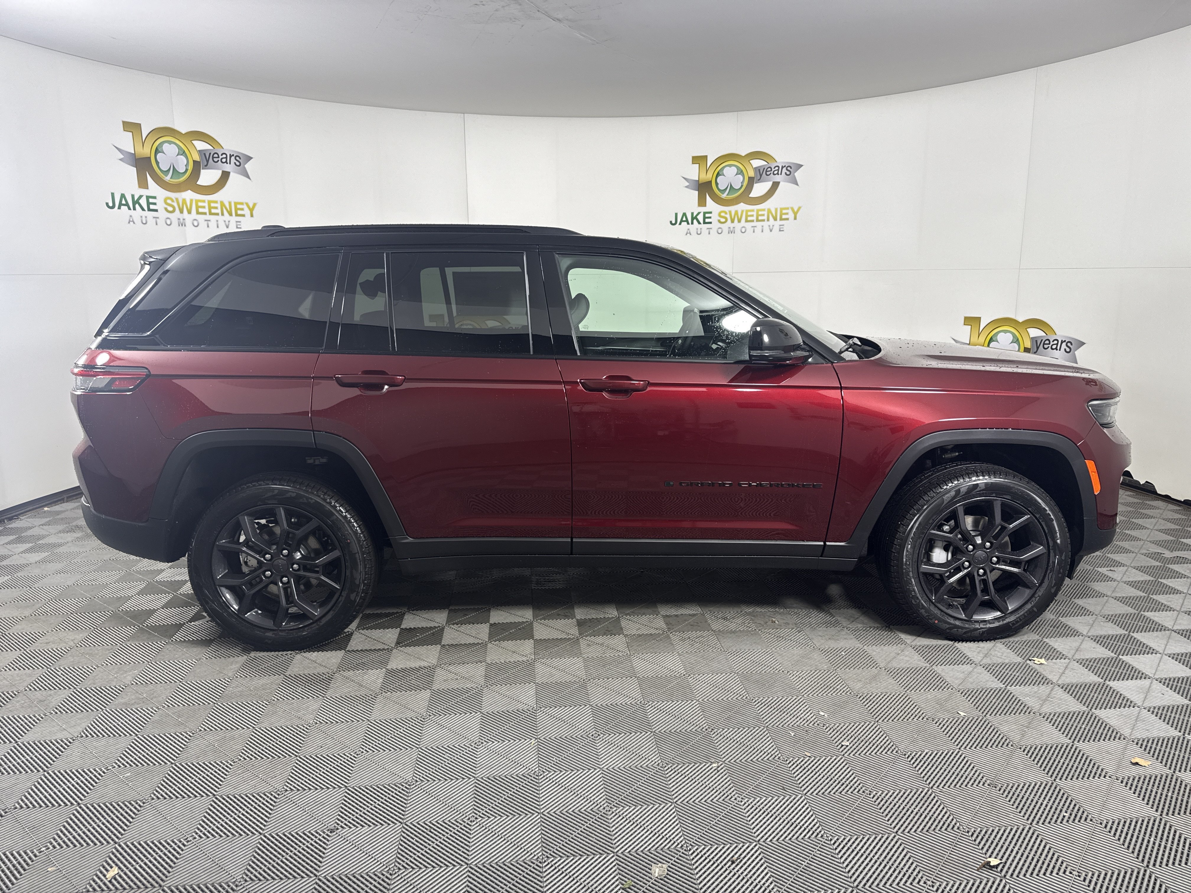 New 2025 Jeep Grand Cherokee Limited AWD/4WD image 11