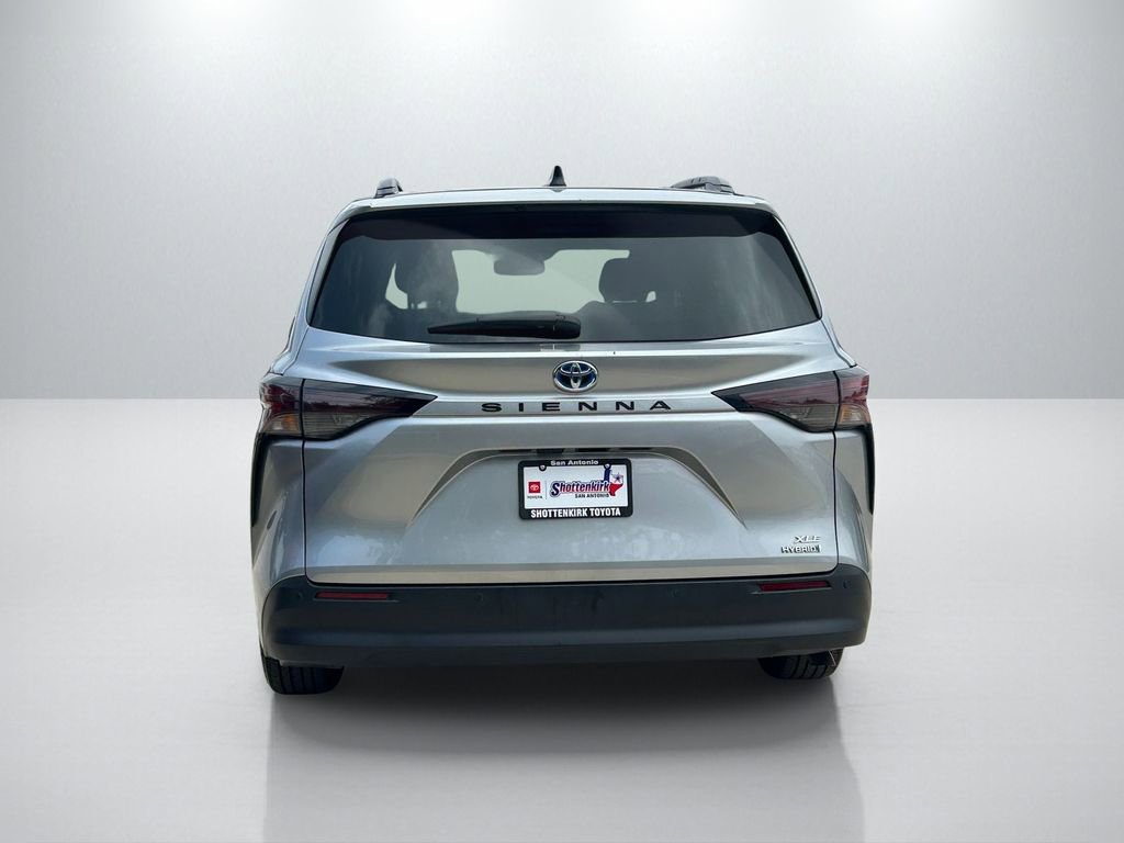 Used 2024 Toyota Sienna XLE w/ XLE Plus Package FWD image 6