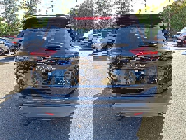 Used 2022 Nissan Rogue SV image 5