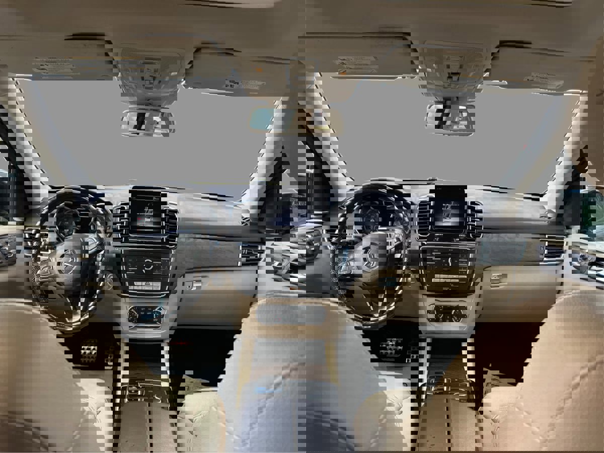 Used 2019 Mercedes-Benz GLE 400 4MATIC w/ Premium 2 Package image 32