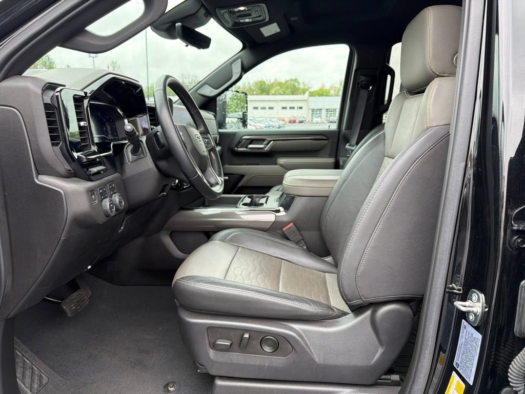 Used 2024 Chevrolet Silverado 2500 ZR2 w/ Technology Package AWD/4WD image 7
