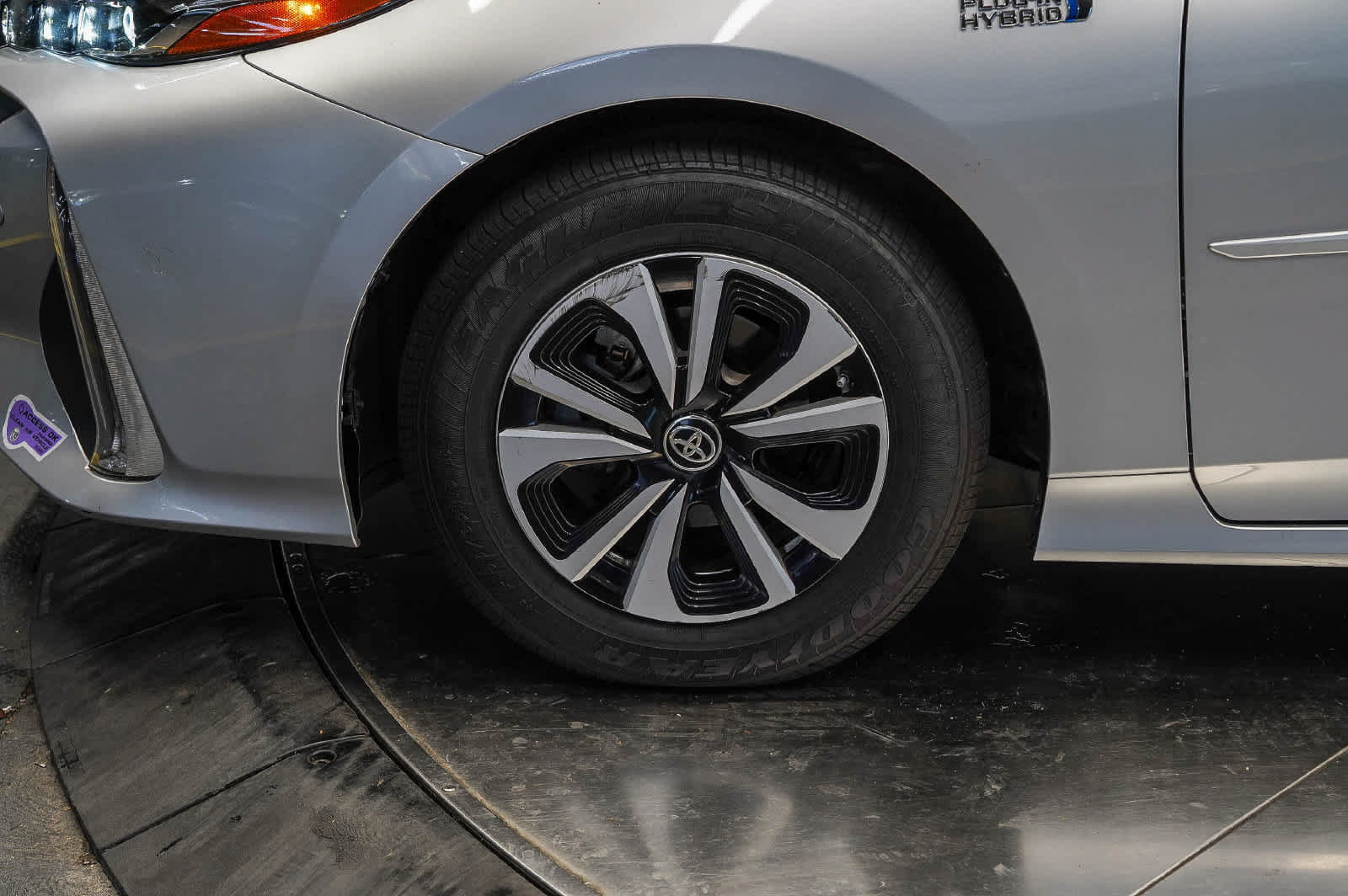 Used 2018 Toyota Prius Prime Premium w/ Carpet Mat Package FWD image 9
